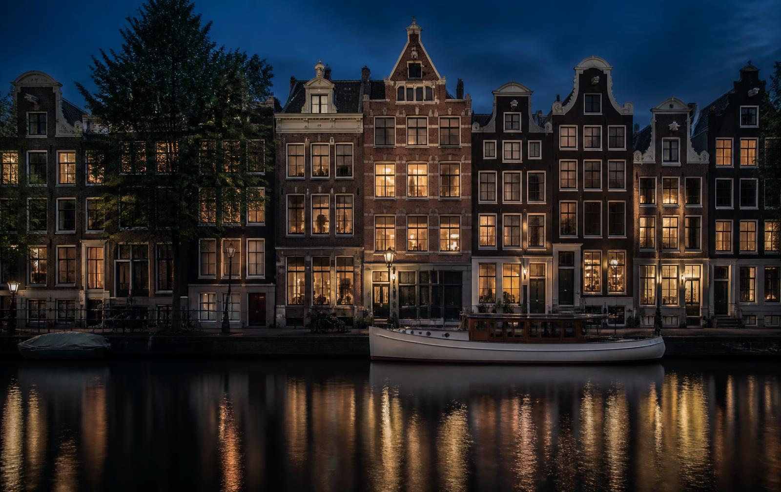 Amsterdam — premium real estate